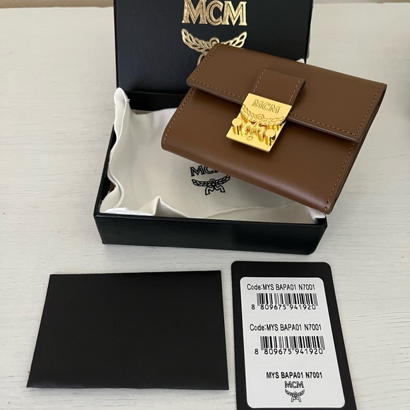 NWT MCM Patricia Logo Trifold Leather Wallet-Toffee - Picture 7 of 7